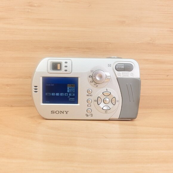 Sony Cyber-shot DSC-P32 / 3.2MP Digital Camera / Silver / Made in Japan - Picture 4 of 8